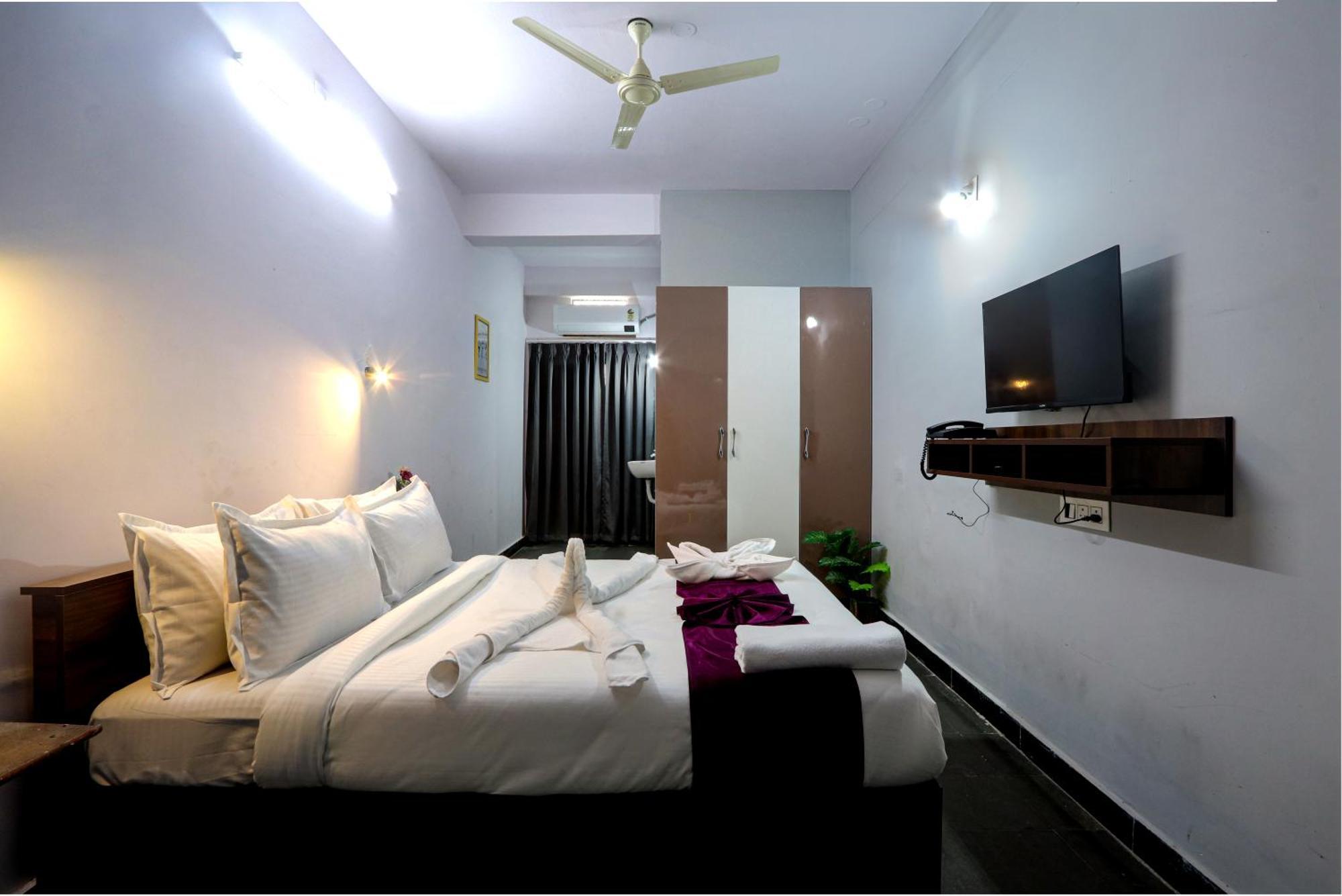 Apartment Veeksha Kiara Hospitalities - Rooms, & Near Kukatpally Rd