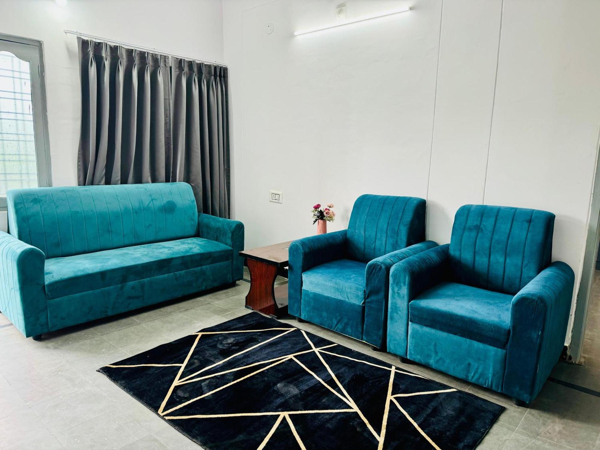 Apartment Veeksha Kiara Hospitalities - Rooms, & Near Kukatpally Rd *
