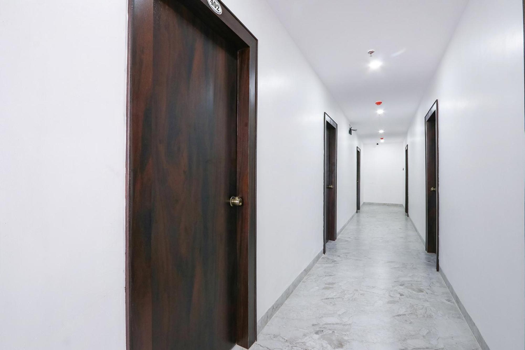 Hotel Fabhotel Rk Residency- Nr Sr Nagar Metro Station-ameerpet Hyderabad