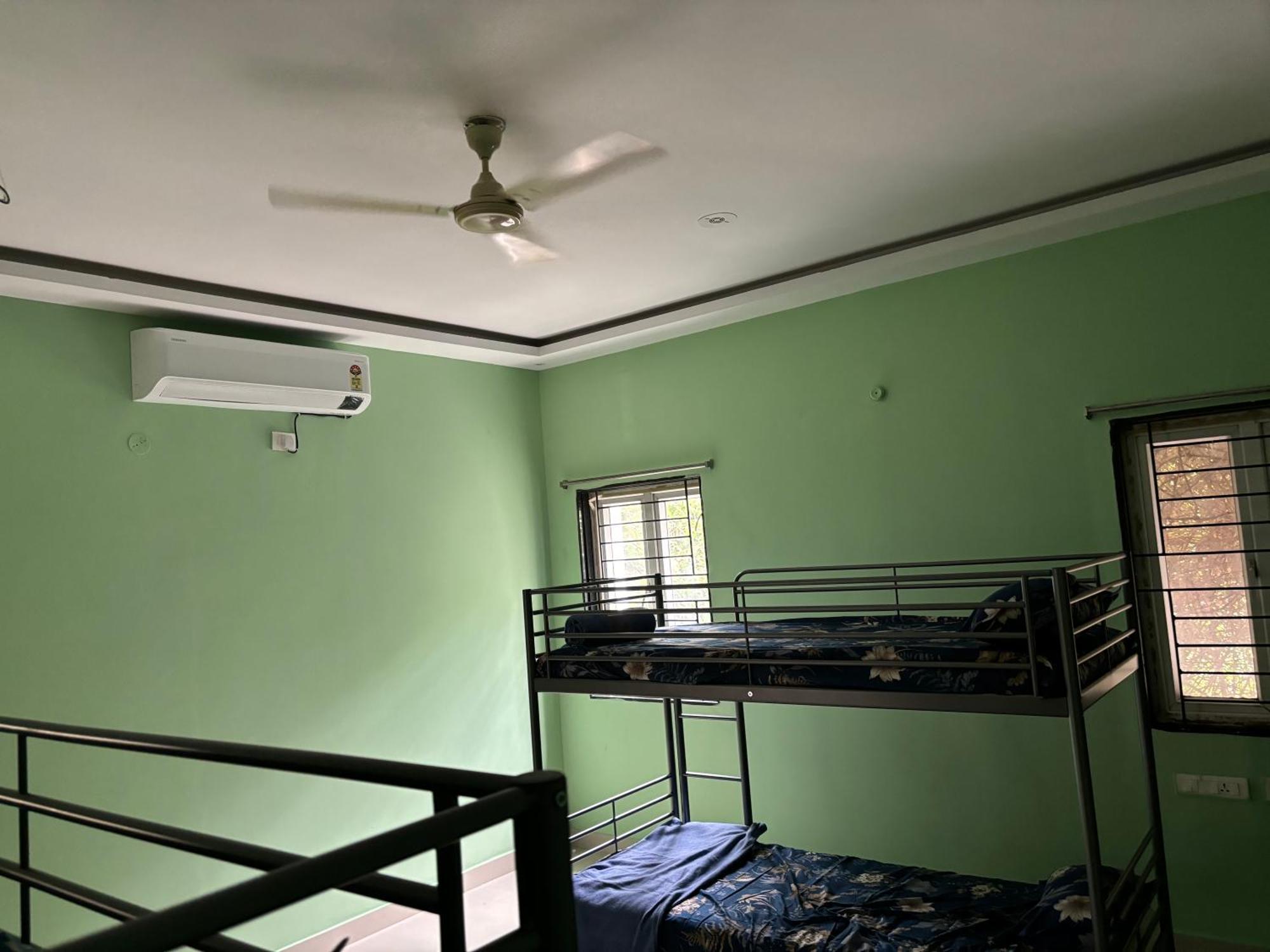 Hostel Bella Commune *