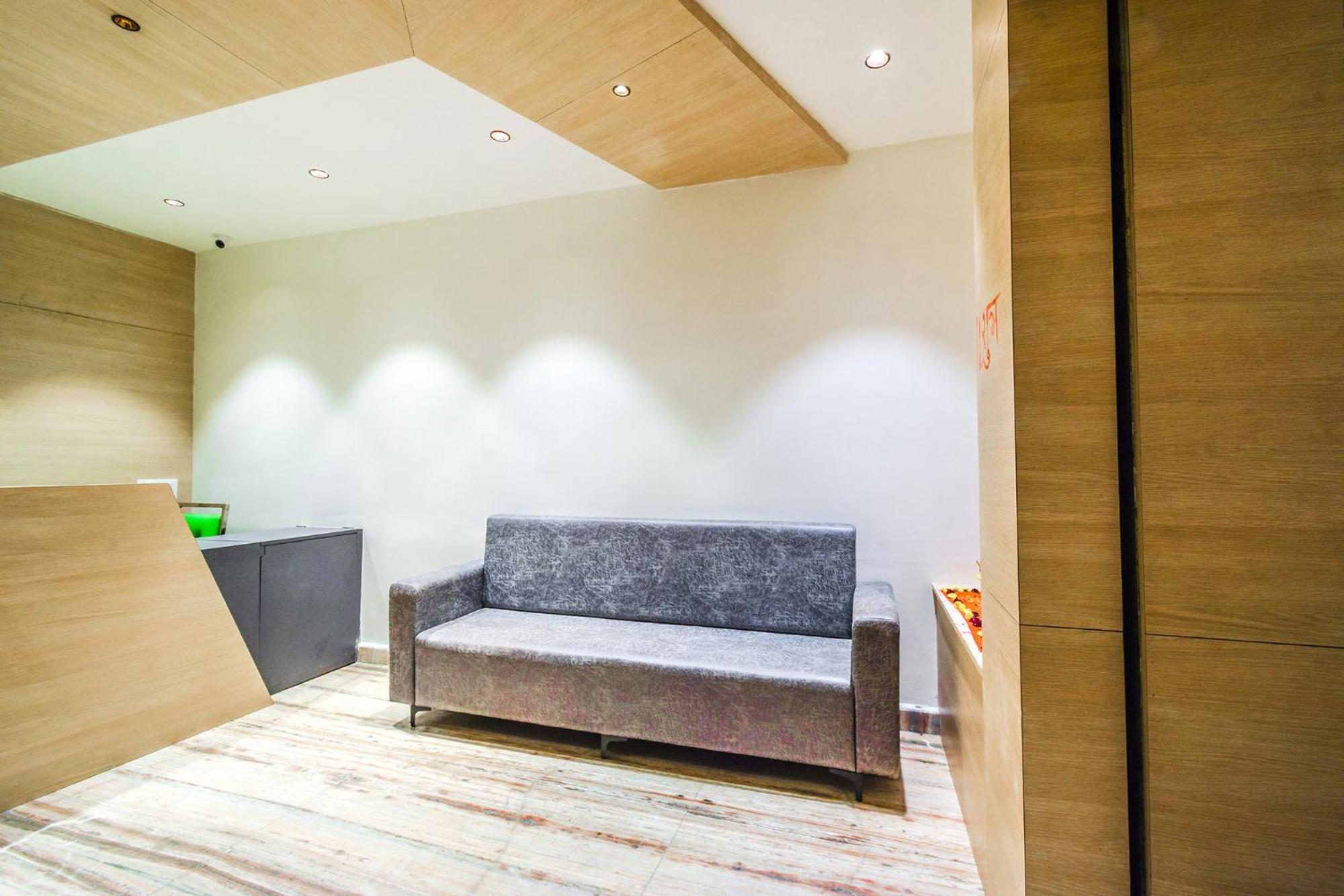 Fabhotel Prime Adhirath Grand - Hitech