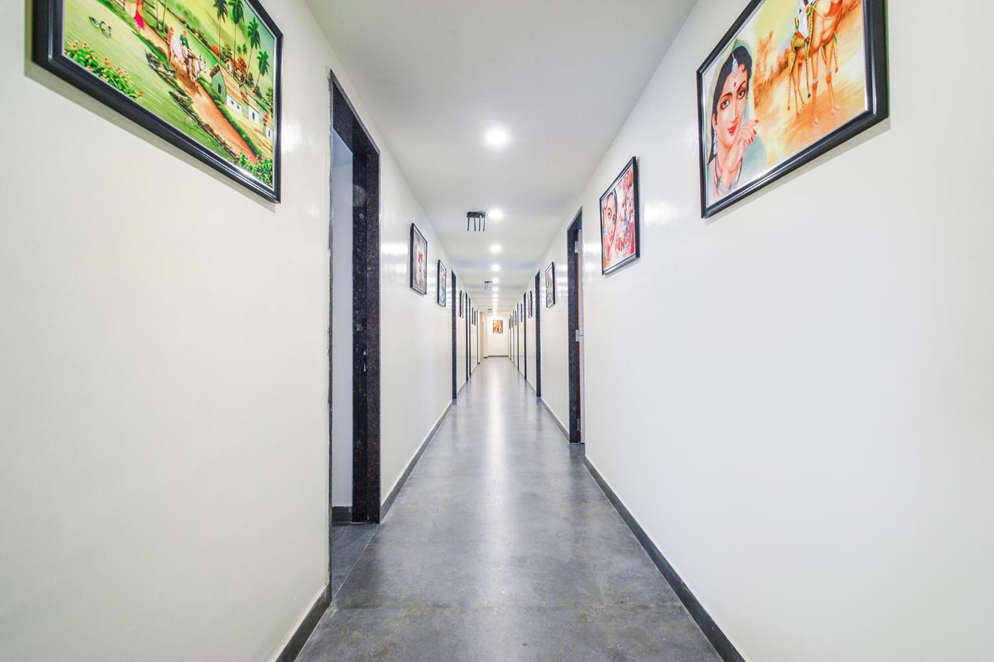 Fabhotel Prime Adhirath Grand - Hitech
