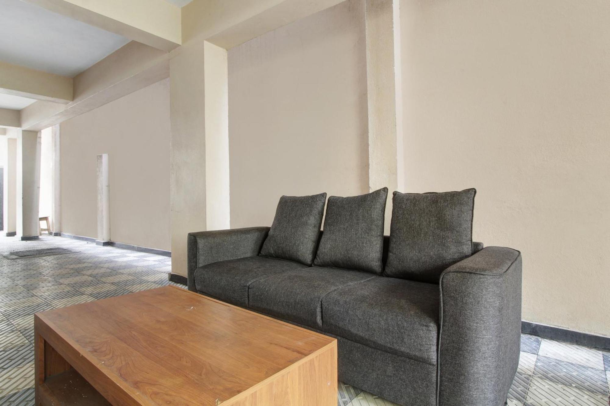 Collection O Shining Near Erragadda Metro Station 4*
