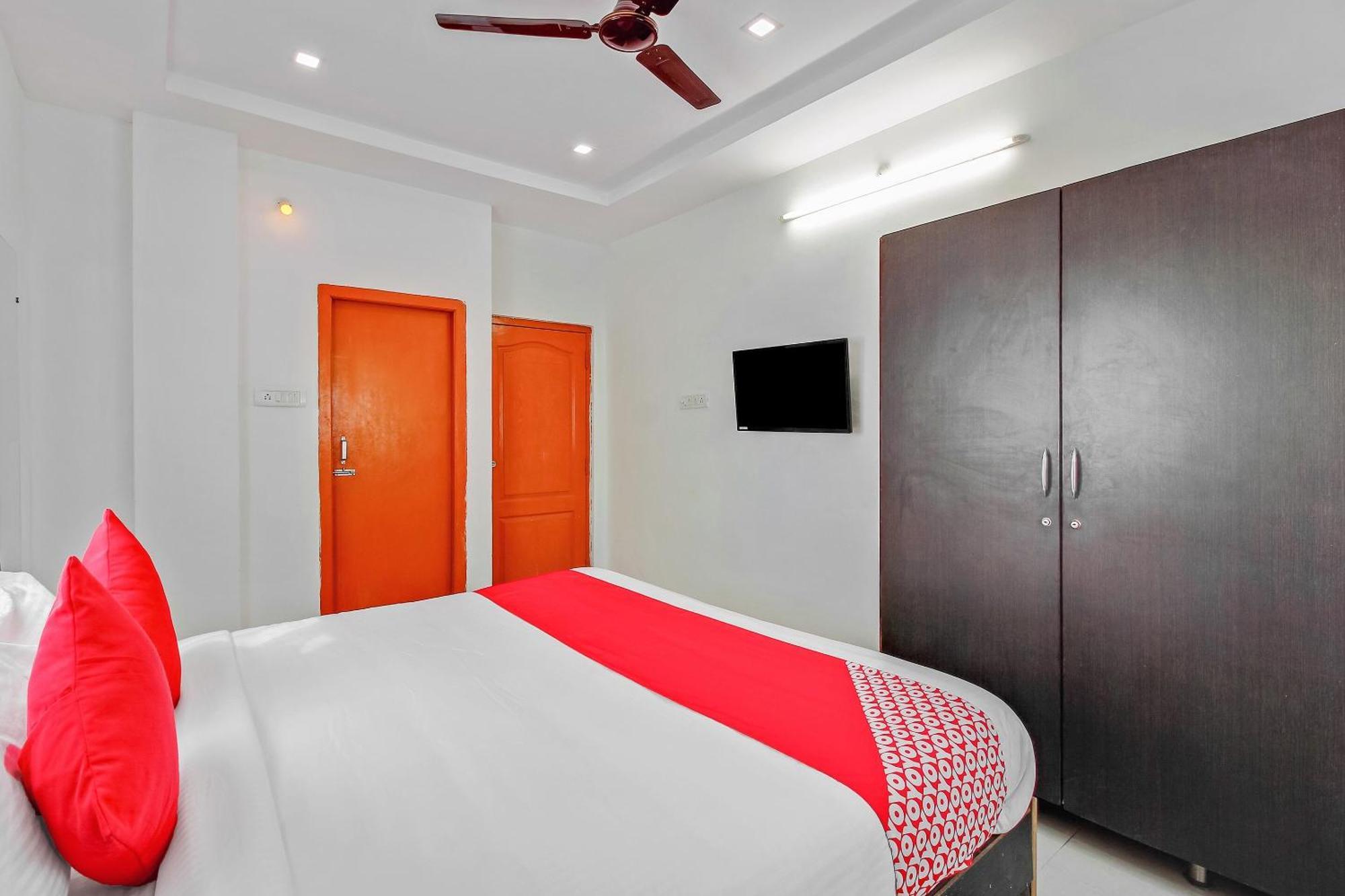 Hotel Super O Golden Hive Madhapur Near Shilparamam 3*