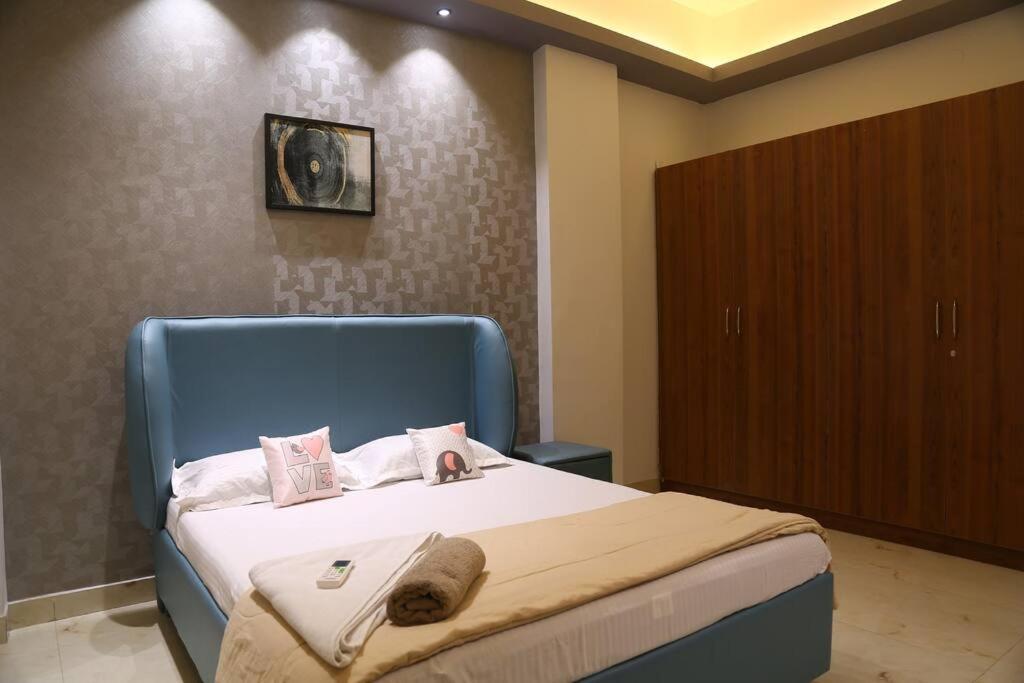 Apartment Veetil -3bhk Ac, Kukatpally, Hyderabad