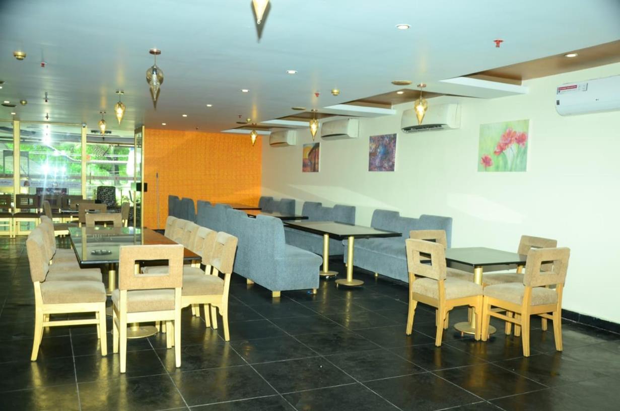 Blossoms The Plaza-luxury Collection- Lakdikapul 3* Hyderabad