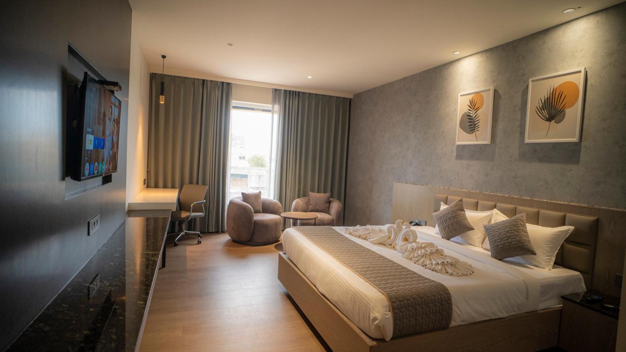 Hotel Tulips Grand 4*