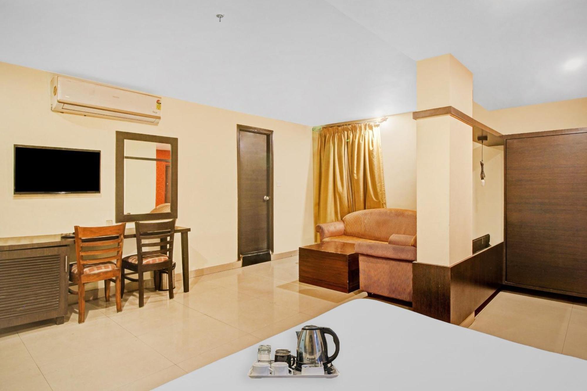 Townhouse The Grand Plaza Hotel