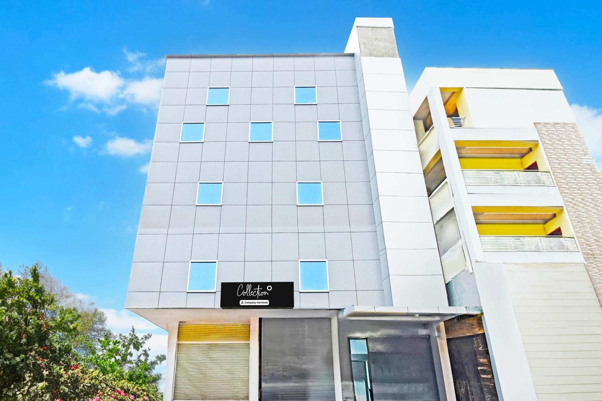 Super Collection O Sanath Nagar Near Railway Station Hotel 3*