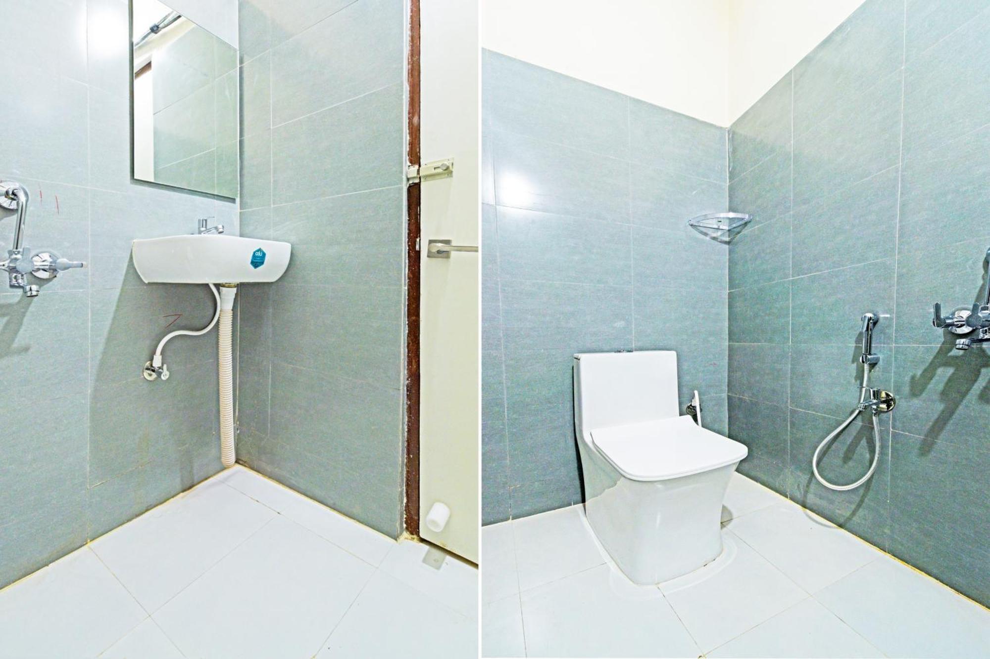 Hotel Super Collection O Sanath Nagar Near Railway Station