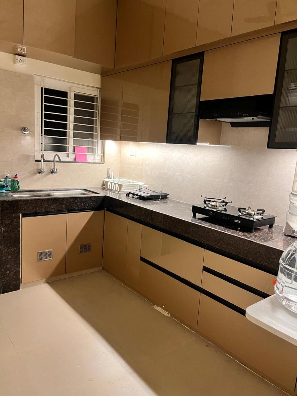 Hum Homes - Urban Abode Apartment