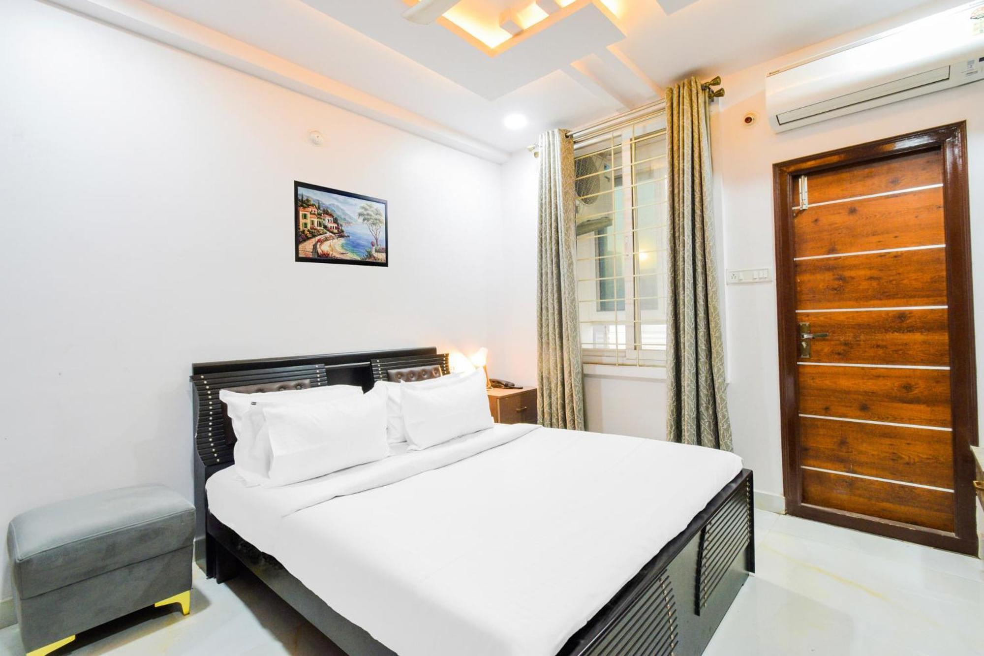 Palette Kondapur Hotel