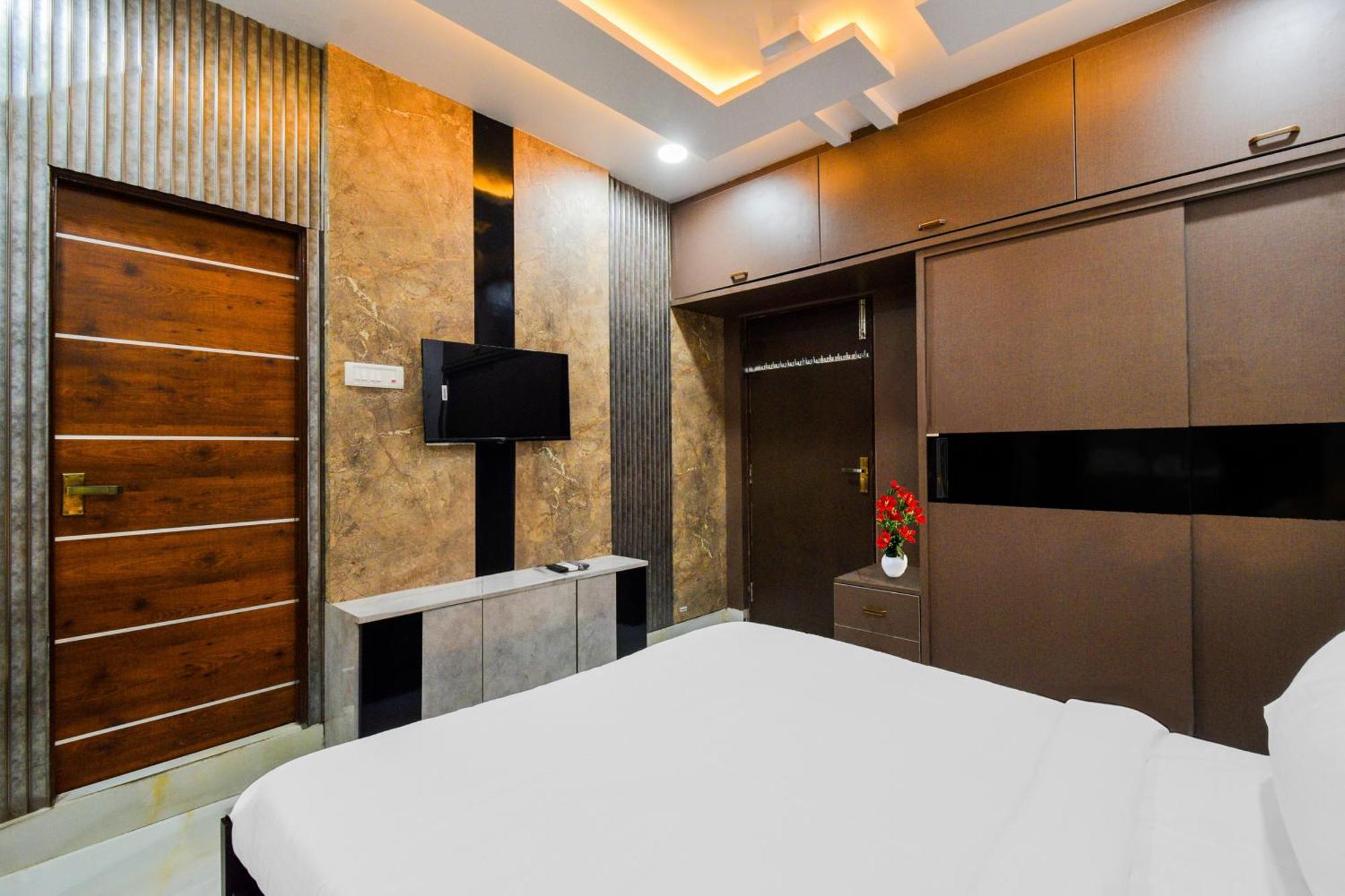 Palette Kondapur Hotel Hyderabad