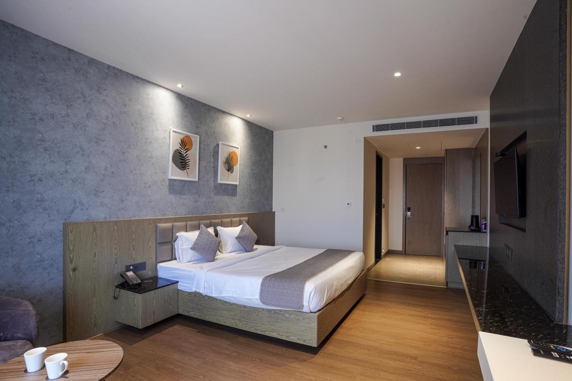 Tulips Grand Hotel 4*