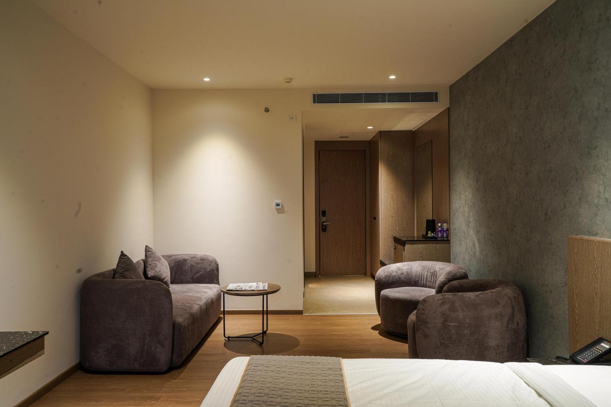 Hotel Tulips Grand Hyderabad