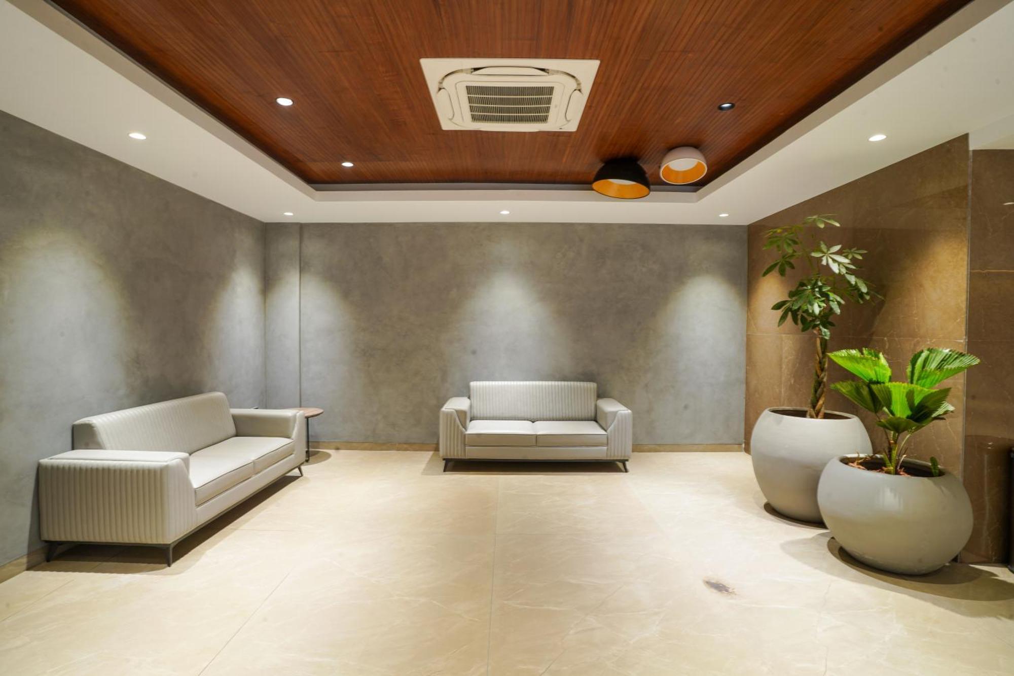 Hotel Tulips Grand 4*