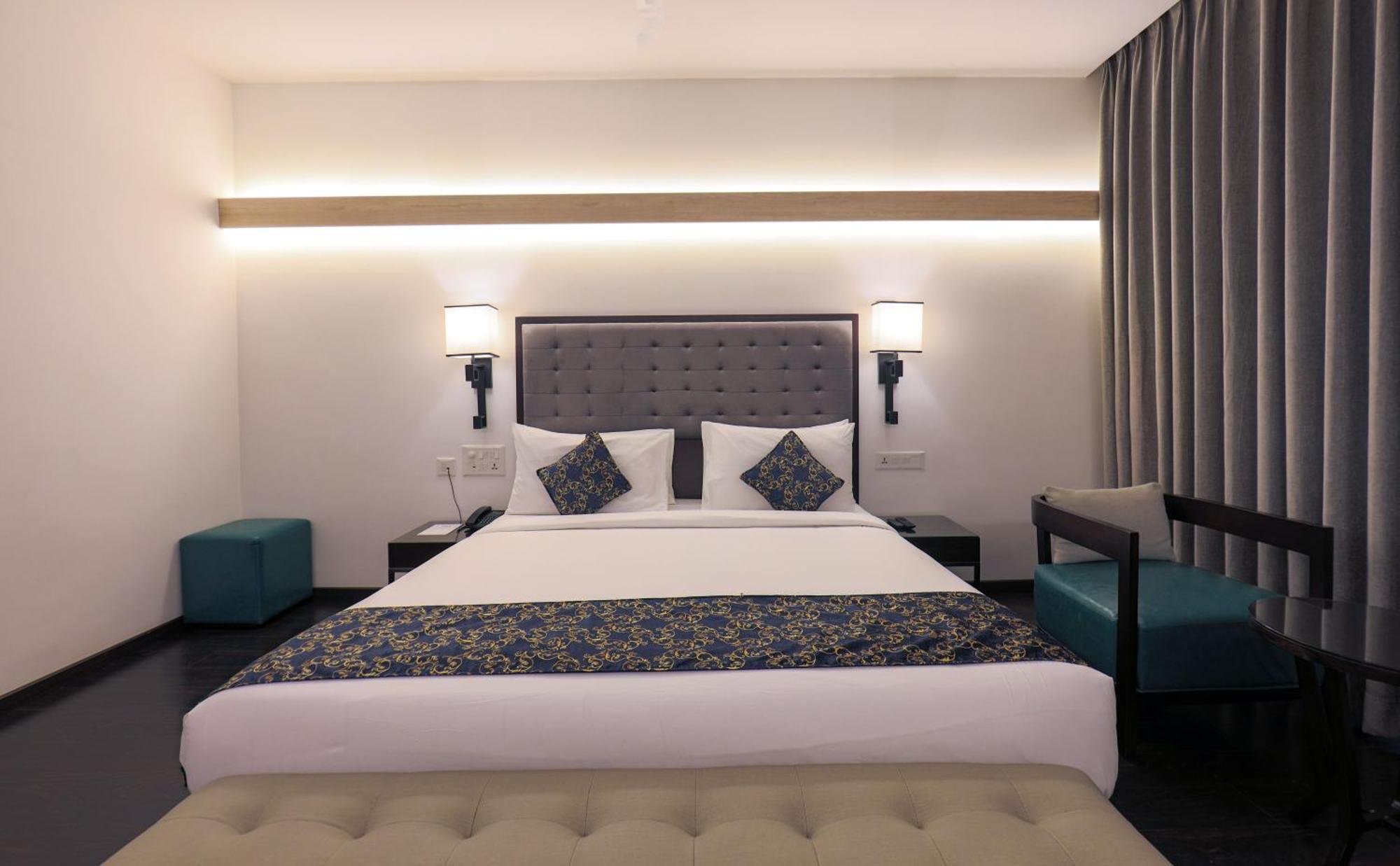 Hotel Deccan Serai Grande, Gachibowli,