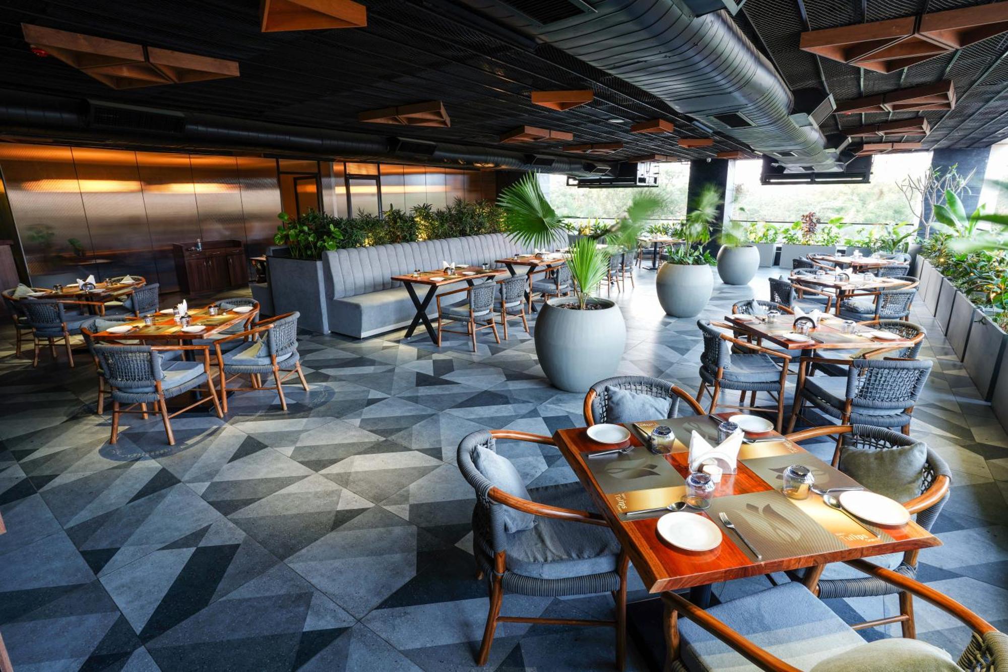 Hotel Tulips Grand 4*