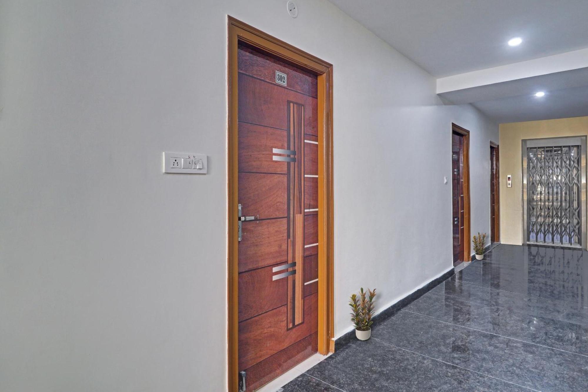 Hotel Collection O White Riviera Near Kondapur 3*