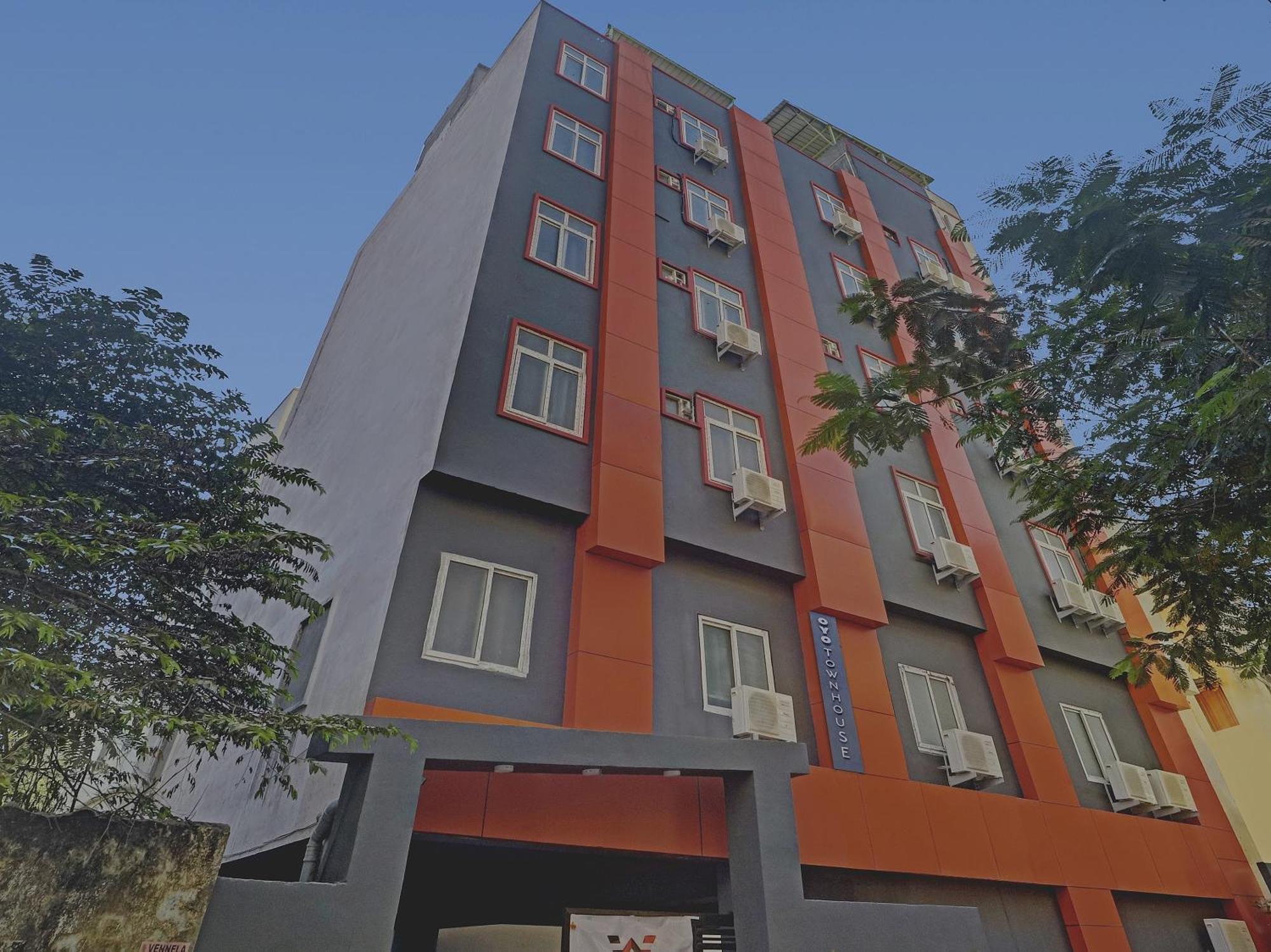Hotel Collection O White Riviera Near Kondapur