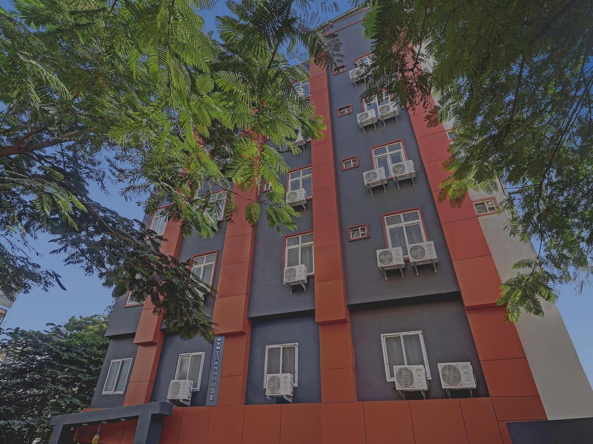 Hotel Collection O White Riviera Near Kondapur