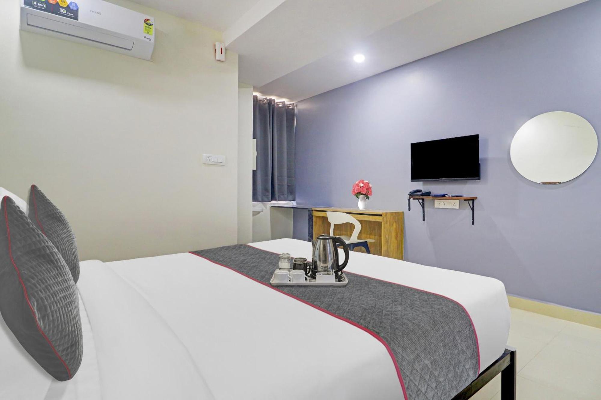 Collection O White Riviera Near Kondapur Hotel 3*