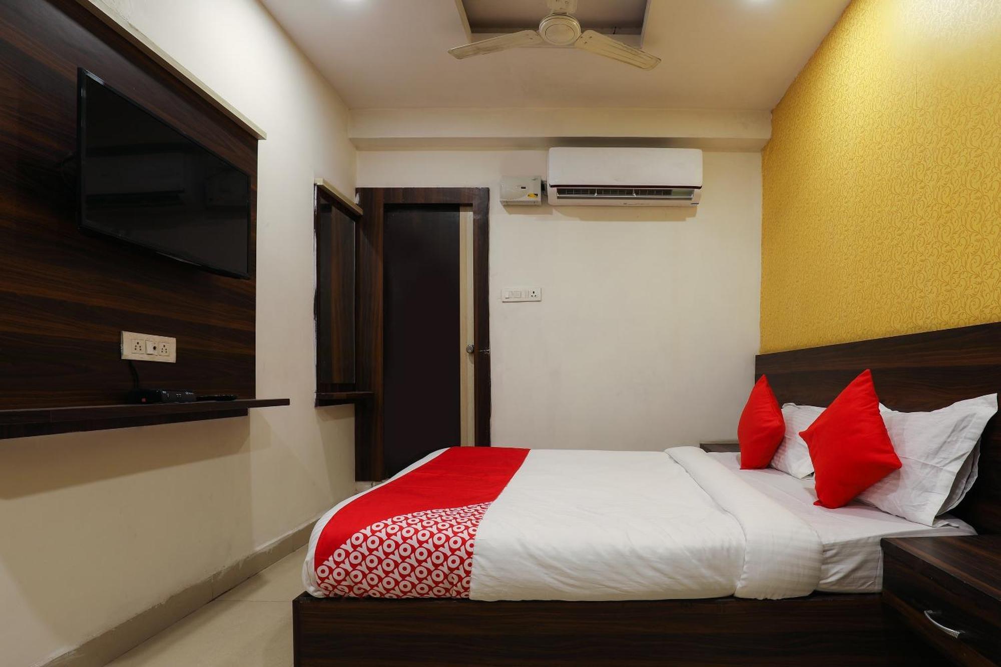 O Deccan And Boarding Hotel