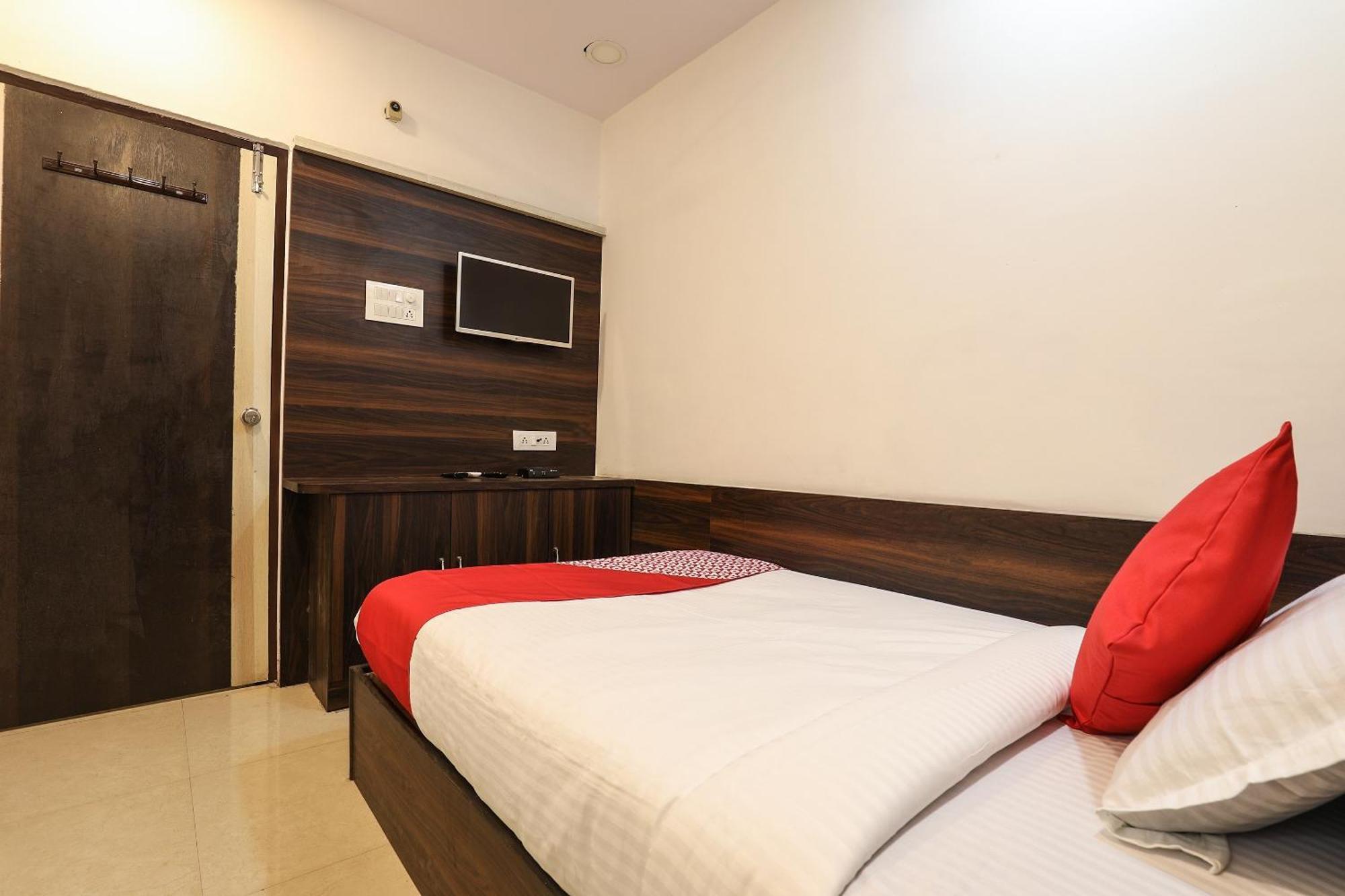 O Deccan And Boarding Hotel