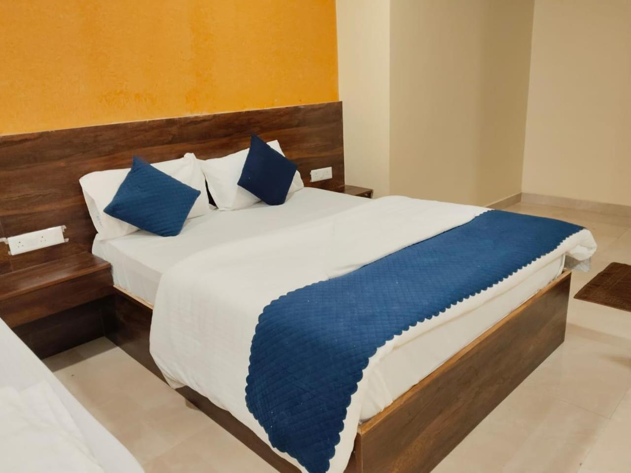 Blossom Beside Sakshi News Channel- Banjara Hills- 10 Percent Off On Restaurant Order 3* Hyderabad