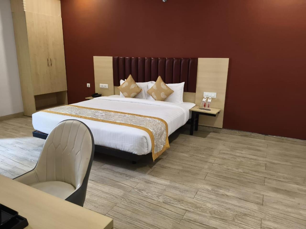 Aparthotel Grand Continent - Hitec City, Laxmi Cyber City, Hyderabad