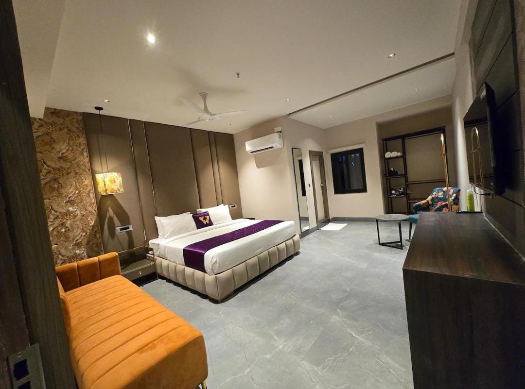 Blossoms Premium- Beside Care Hospital- Banjara Hills Hyderabad