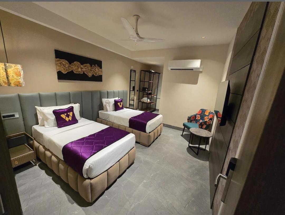 Blossoms Premium- Beside Care Hospital- Banjara Hills Hotel 3*