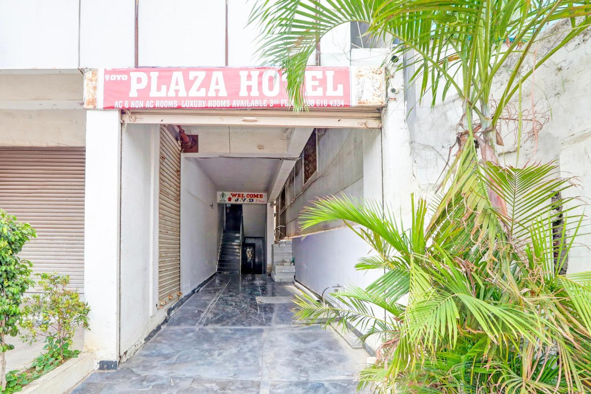 O Plaza Hotel 3*