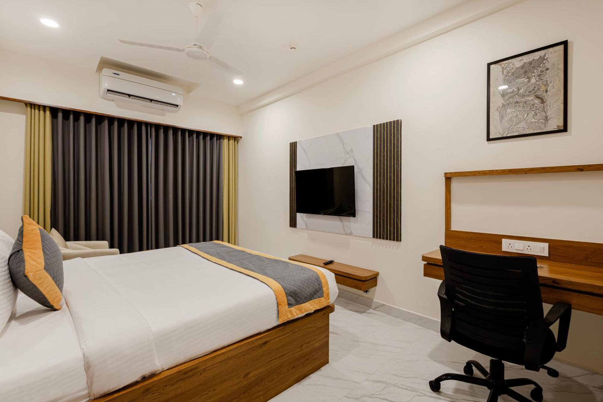 Lemonridge Idpl Balanagar Hotel