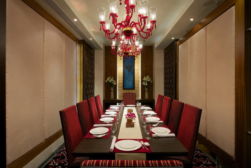Vivanta Hyderabad, Begumpet 5*