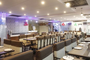 Fabhotel Navya Grand Hotel