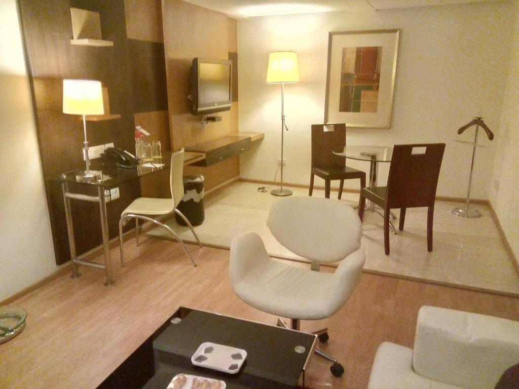 Hampshire Plaza Hotel
