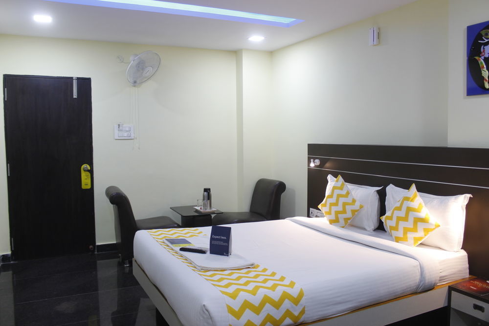 Hotel Fabhotel Navya Grand