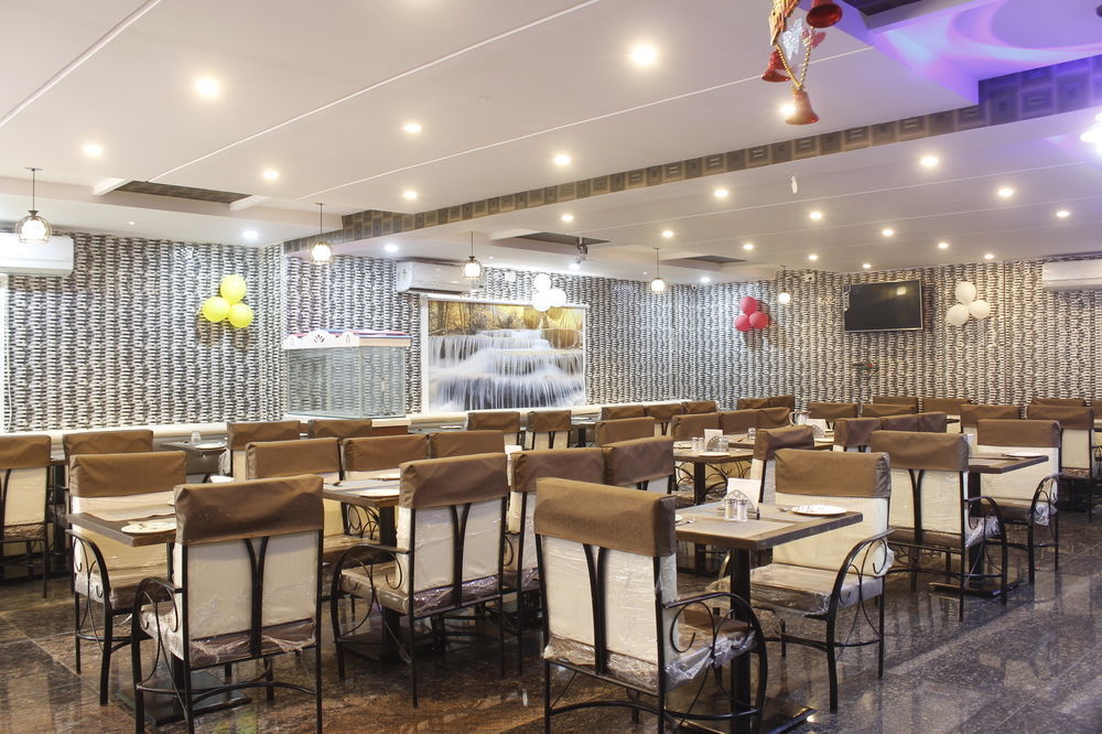 Fabhotel Navya Grand