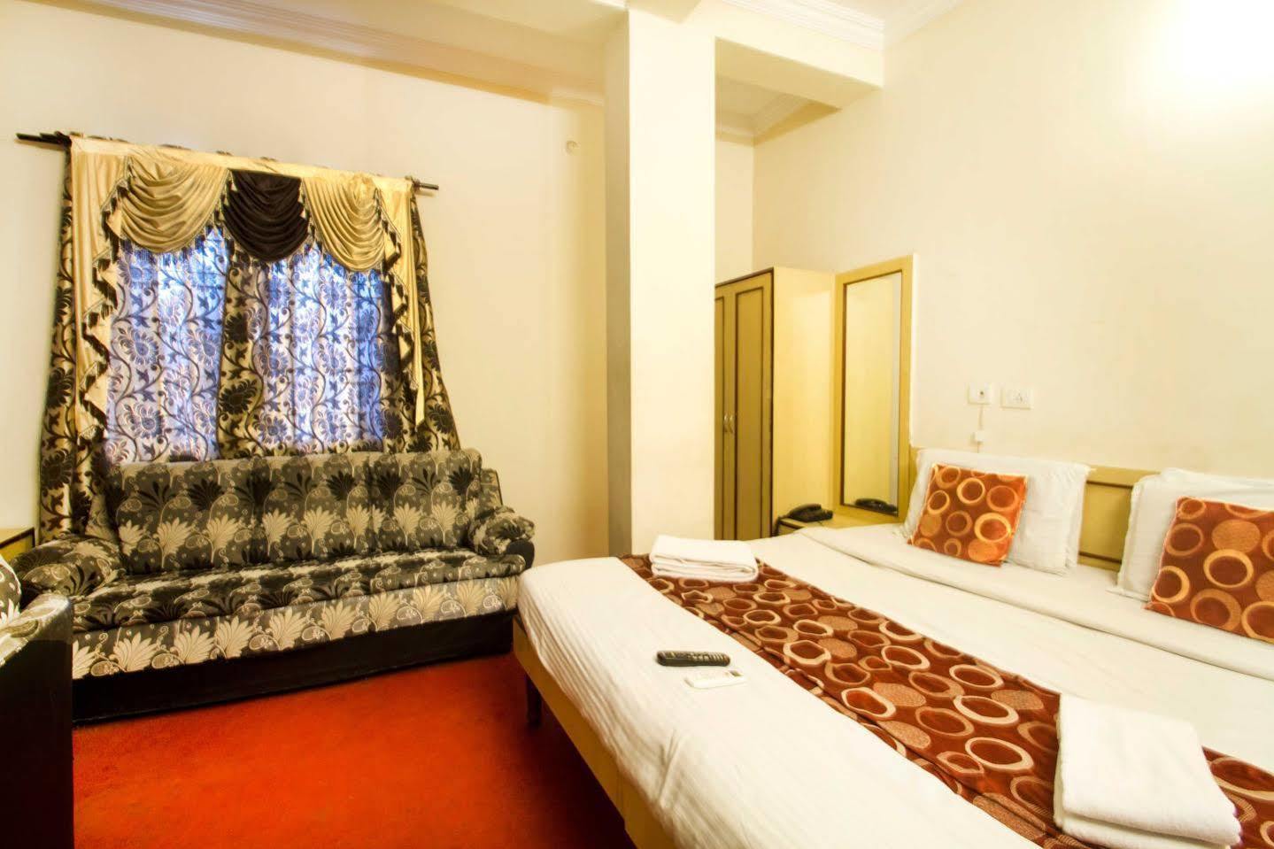 R - Residency Hotel