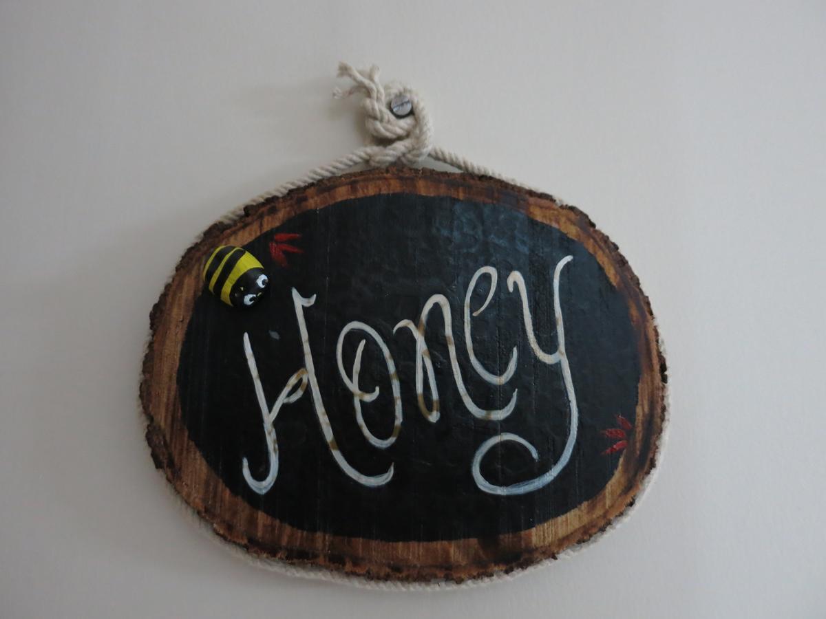 Beehive Commune Hostel *