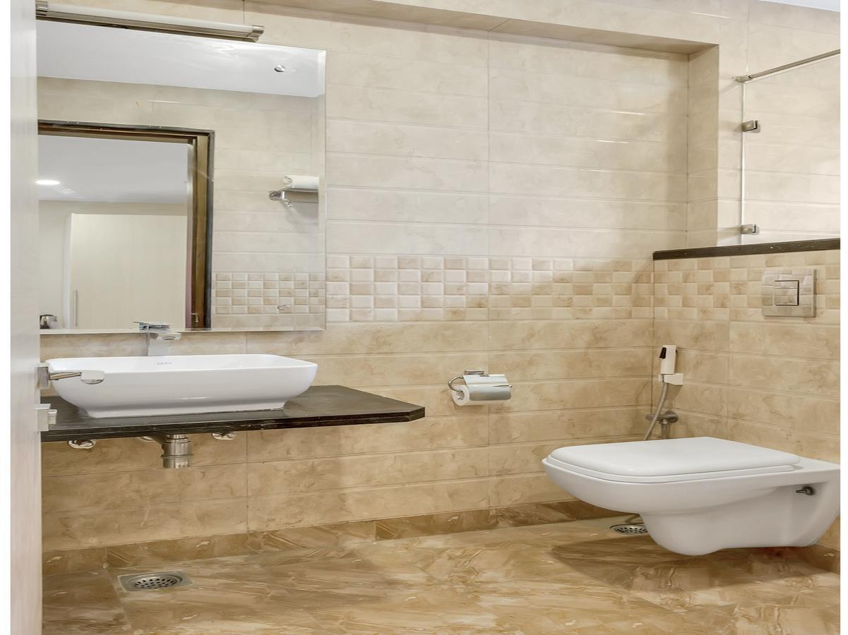 Oyo 12663 Abode Platina Hotel