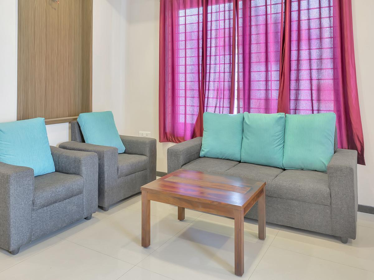 Oyo 12663 Abode Platina Hotel 3*