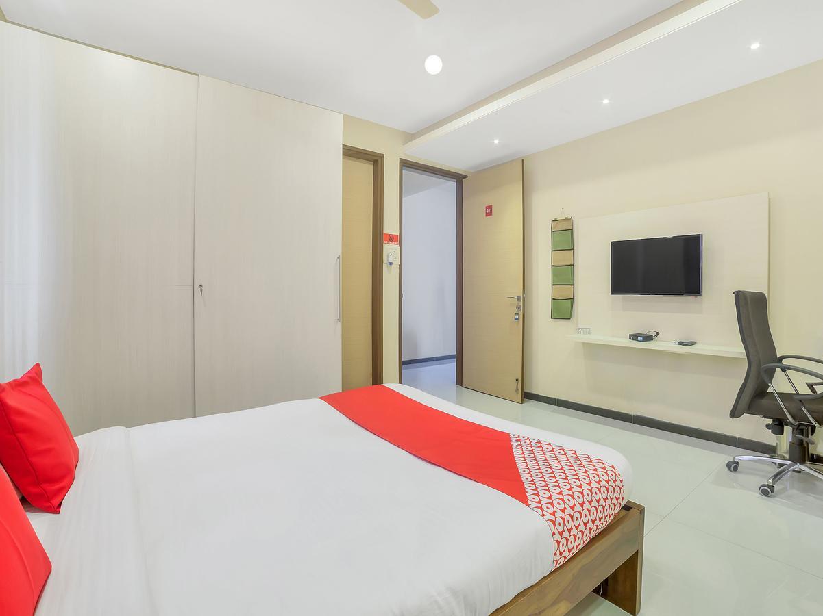 Oyo 12663 Abode Platina Hotel 3*