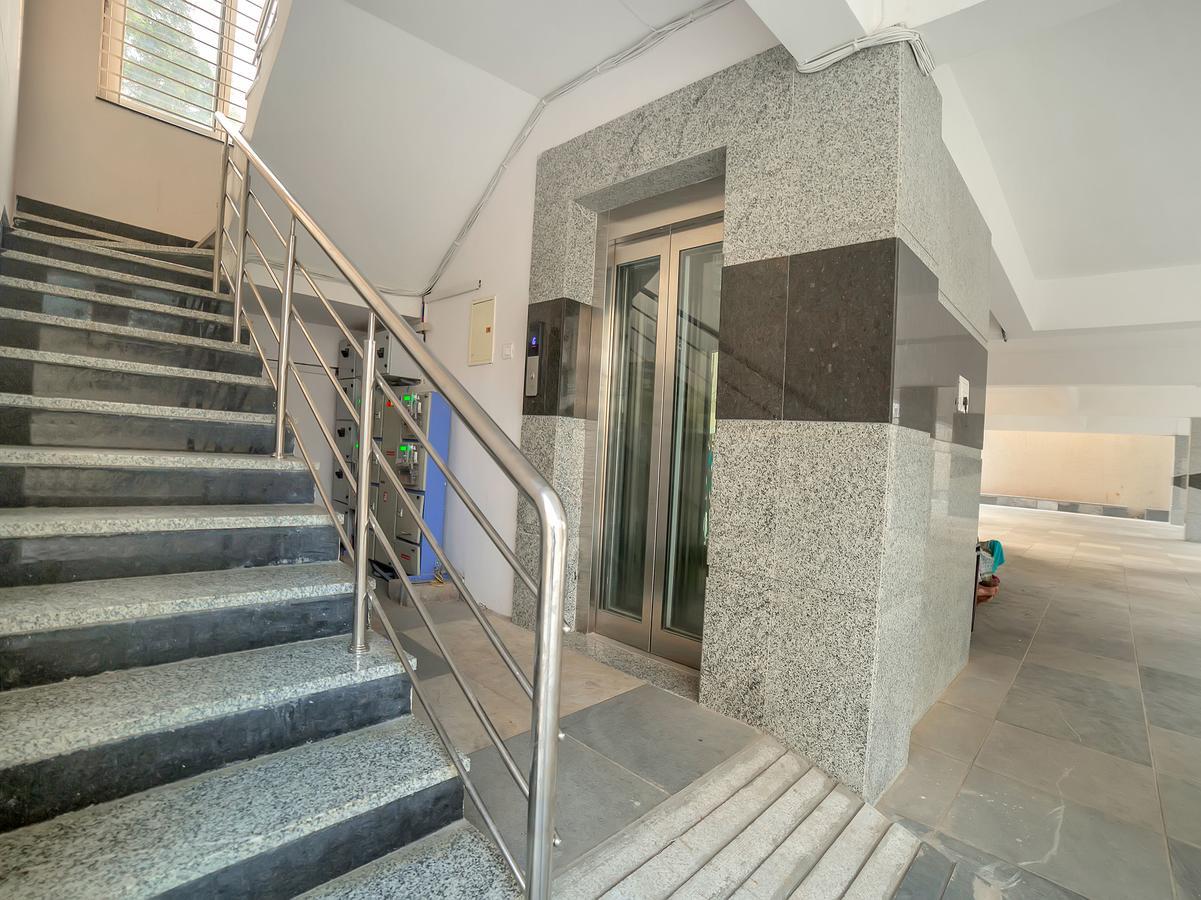 Hotel Oyo 12663 Abode Platina 3*