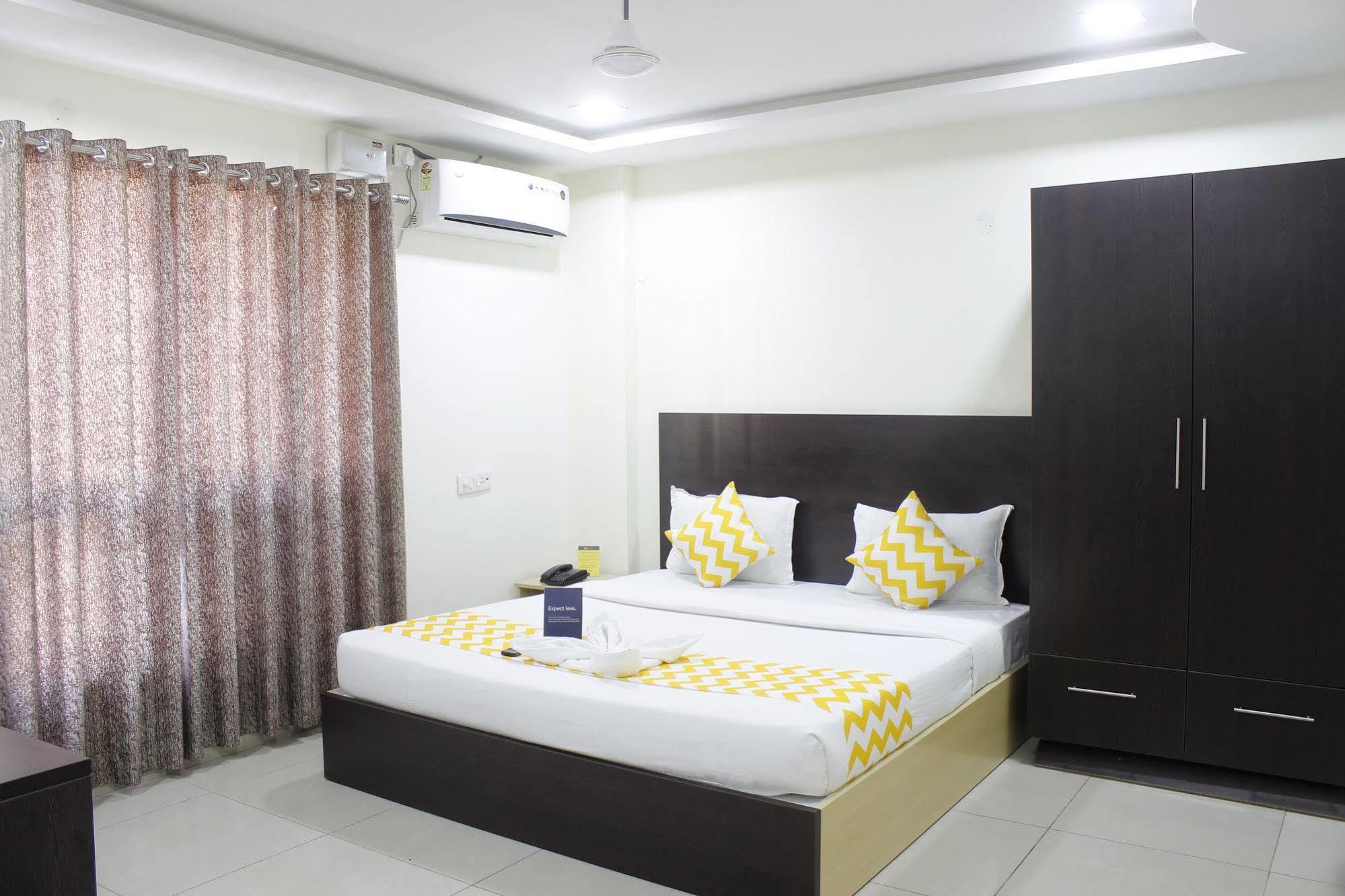 Oyo 17375 My Place Kondapur Hicc Hotel 3*