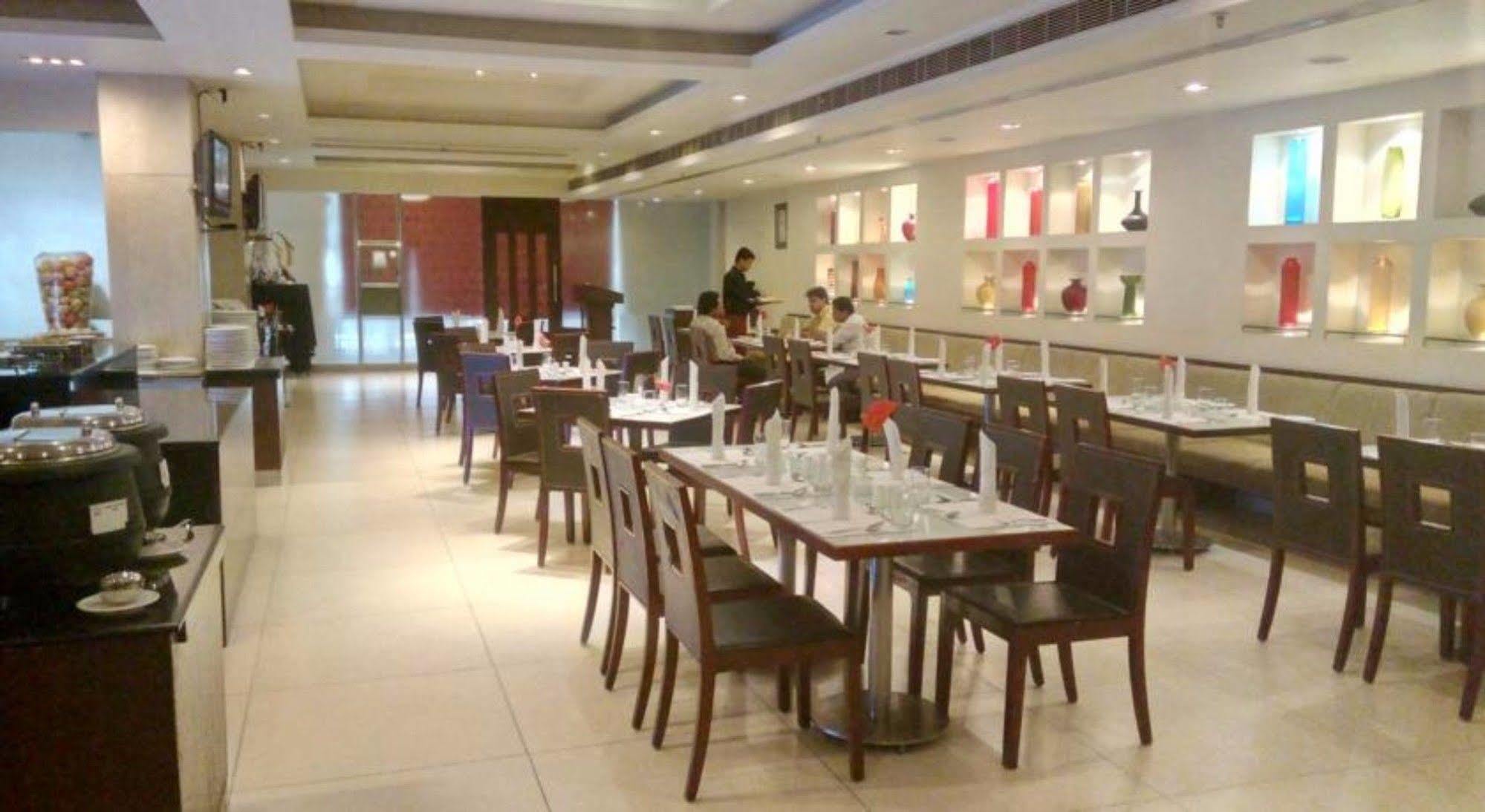 Hampshire Plaza 3*
