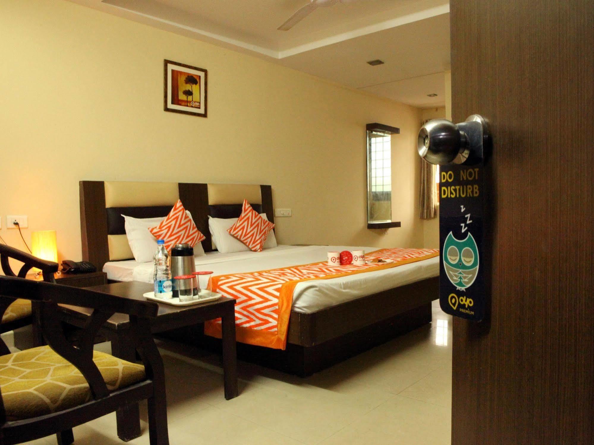Oyo Sujana Forum Mall Hotel
