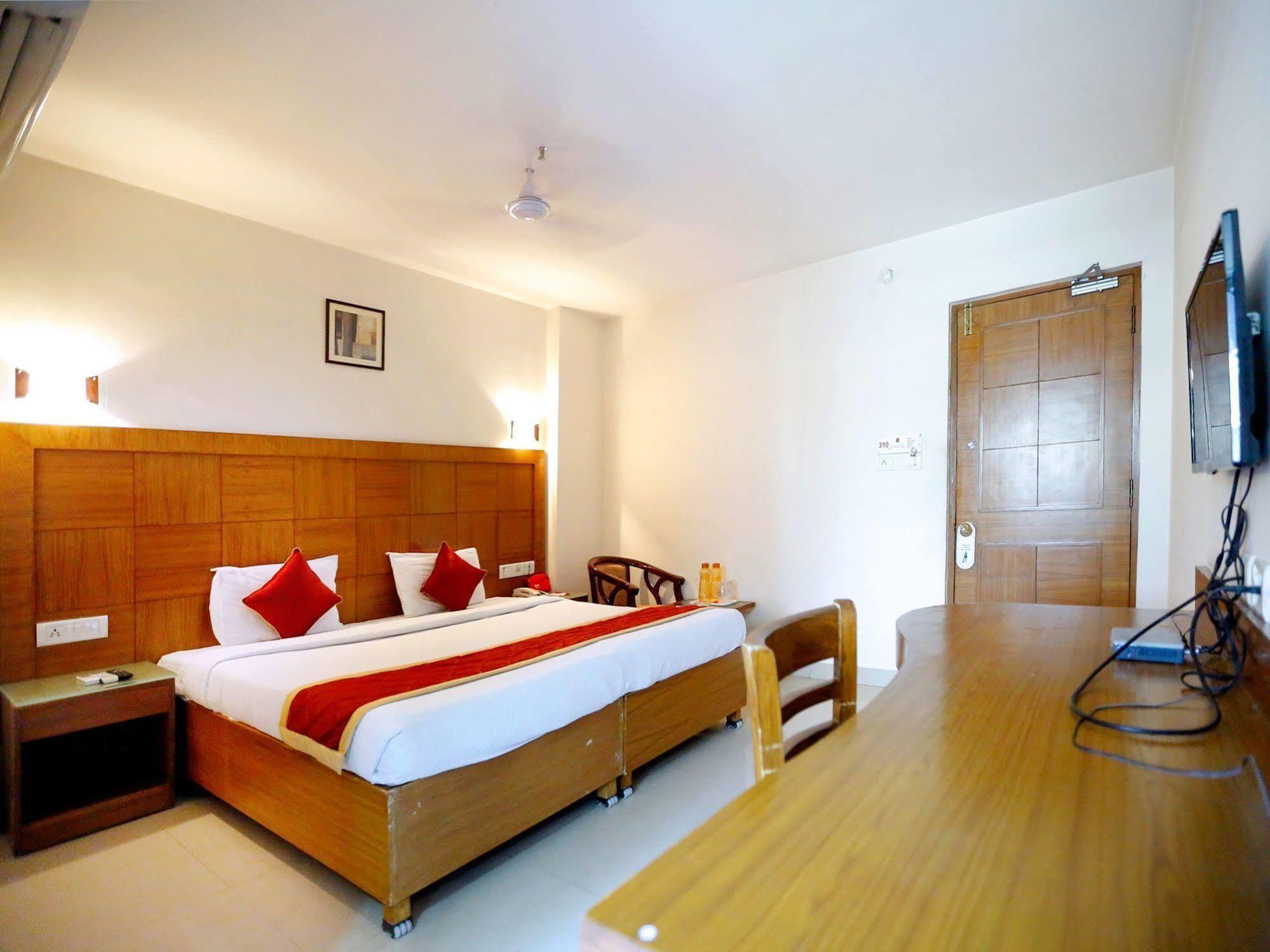 Hotel Treebo Trend Grand Plaza Nampally