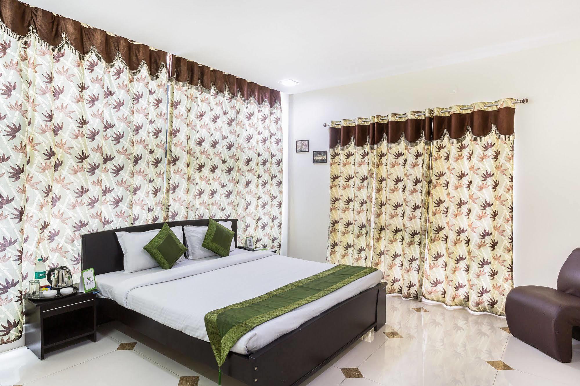 Hotel Treebo Srico, Banjara Hills 3*